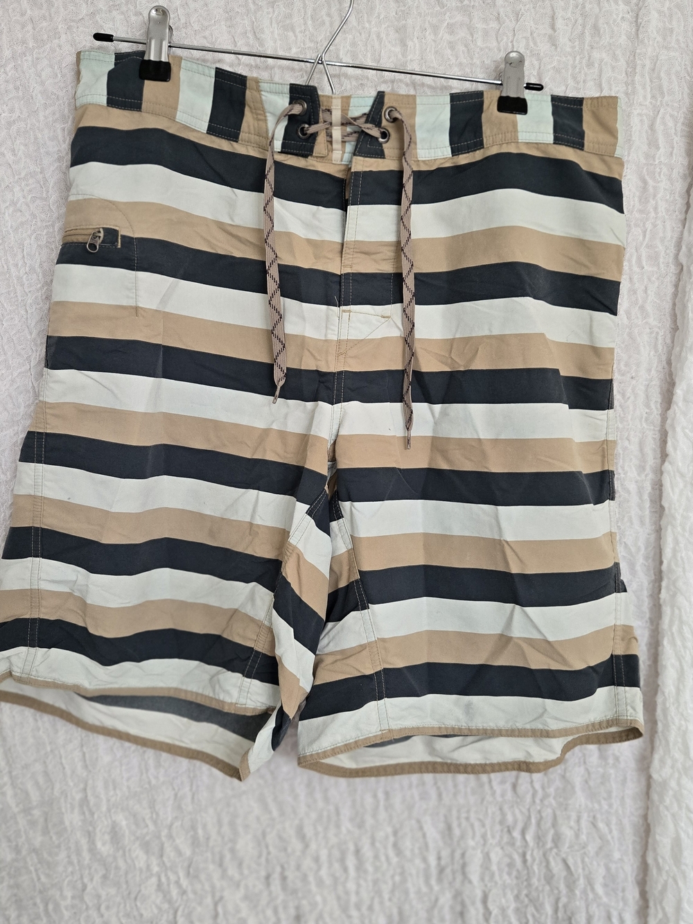 Patagonia Men’s Size 34 Striped Board Shorts in Blue, Beige & White